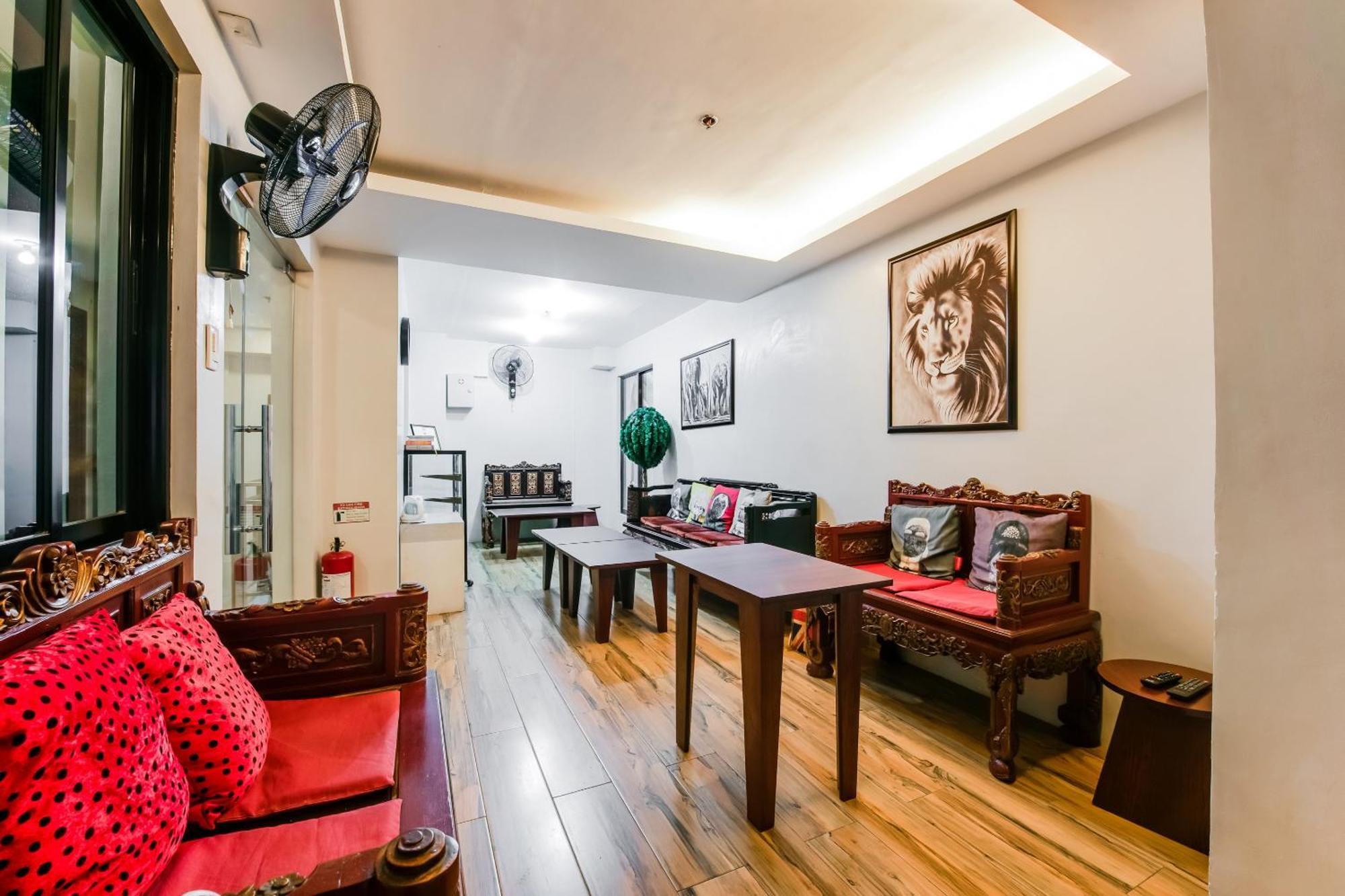 Oyo 136 Regal Residences Quezon City Exterior photo