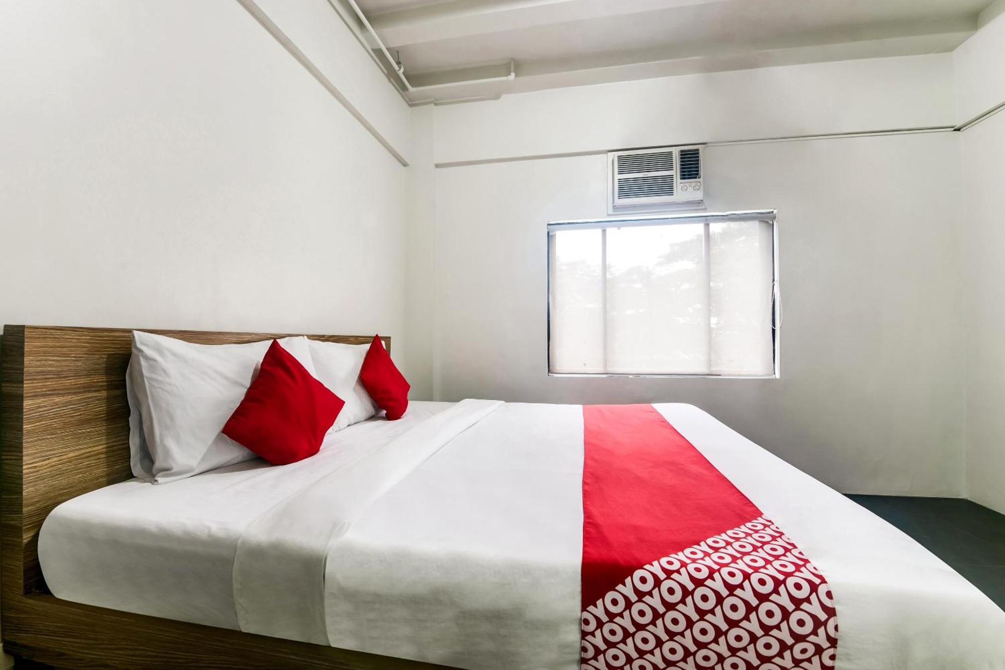 Oyo 136 Regal Residences Quezon City Exterior photo